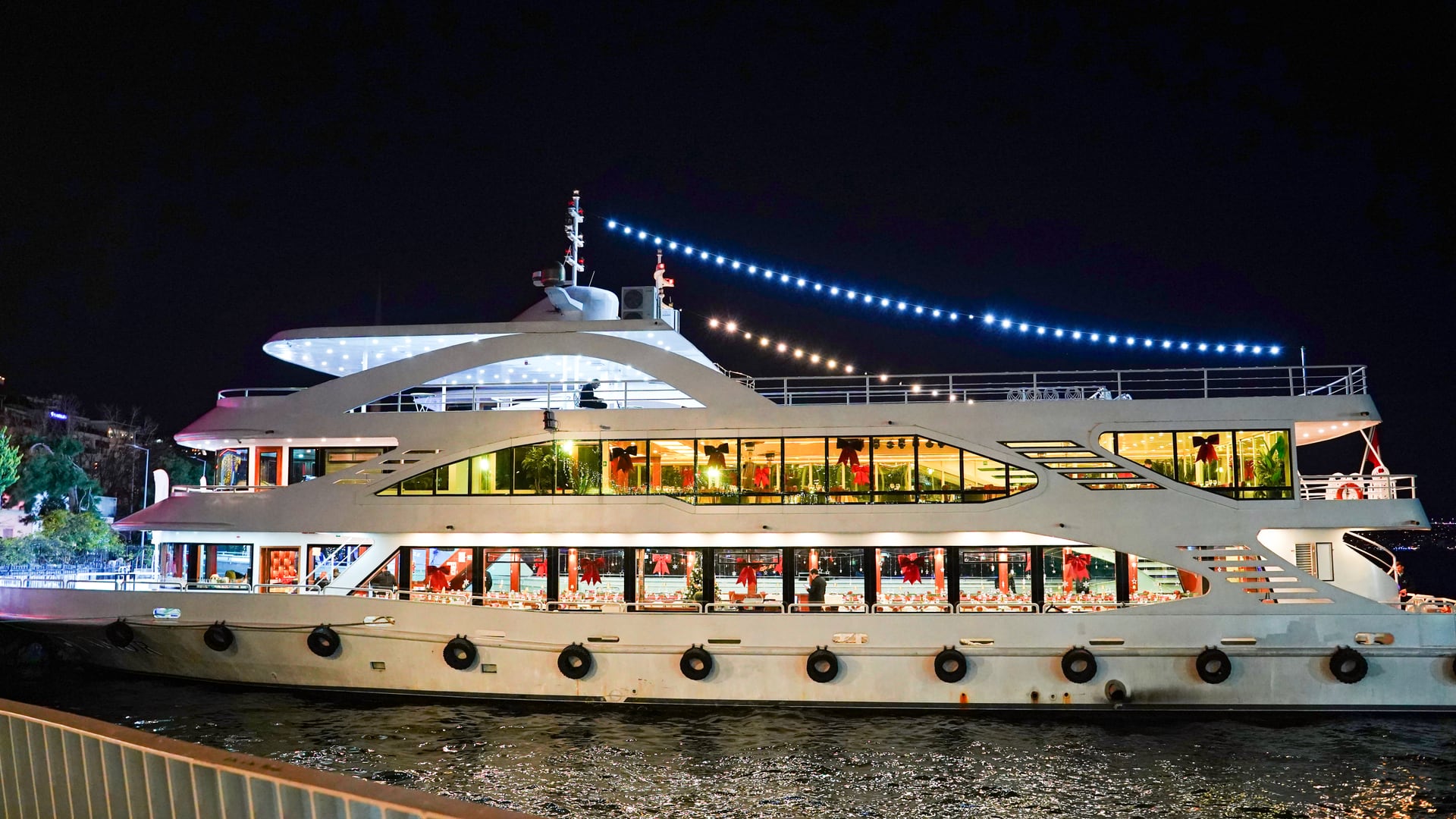 Dinner cruise vs the public ferry at night: a fair comparison