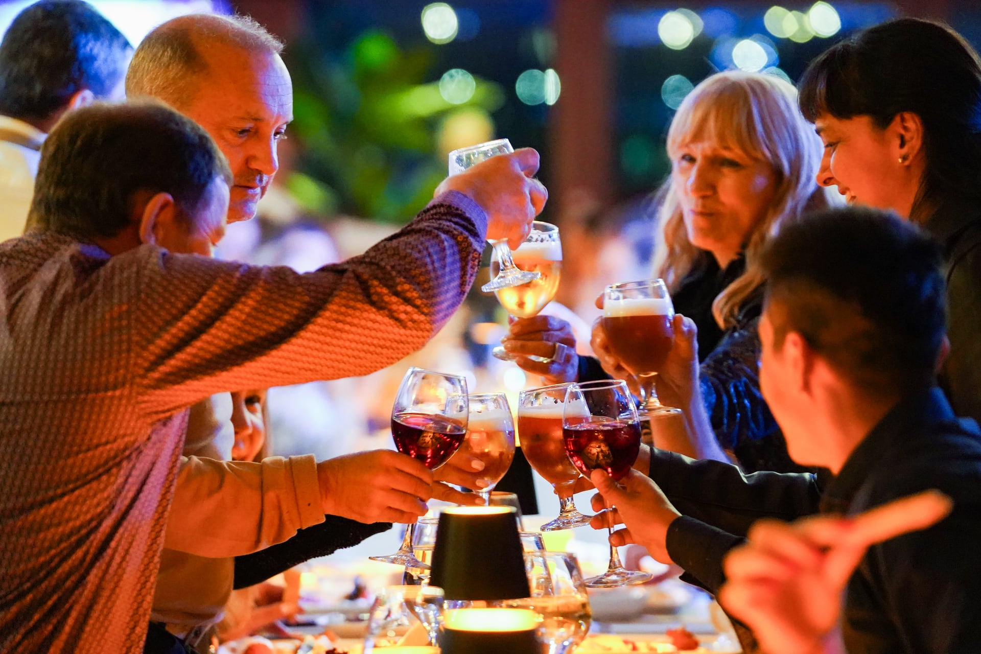 A group of friends raising glasses at their table on the Bosphorus dinner cruise